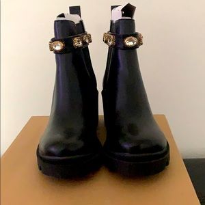 Size 8 Steve Madden Amulet